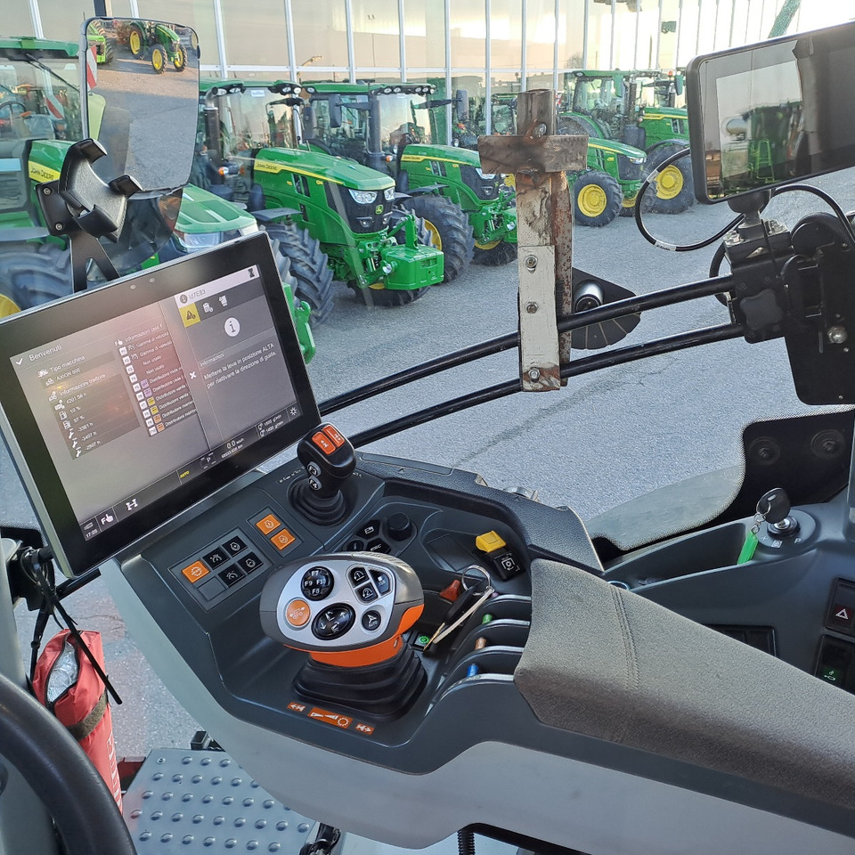 Farm tractor CLAAS 830 AXION: picture 11 Farm tractor CLAAS 830 AXION: picture 11