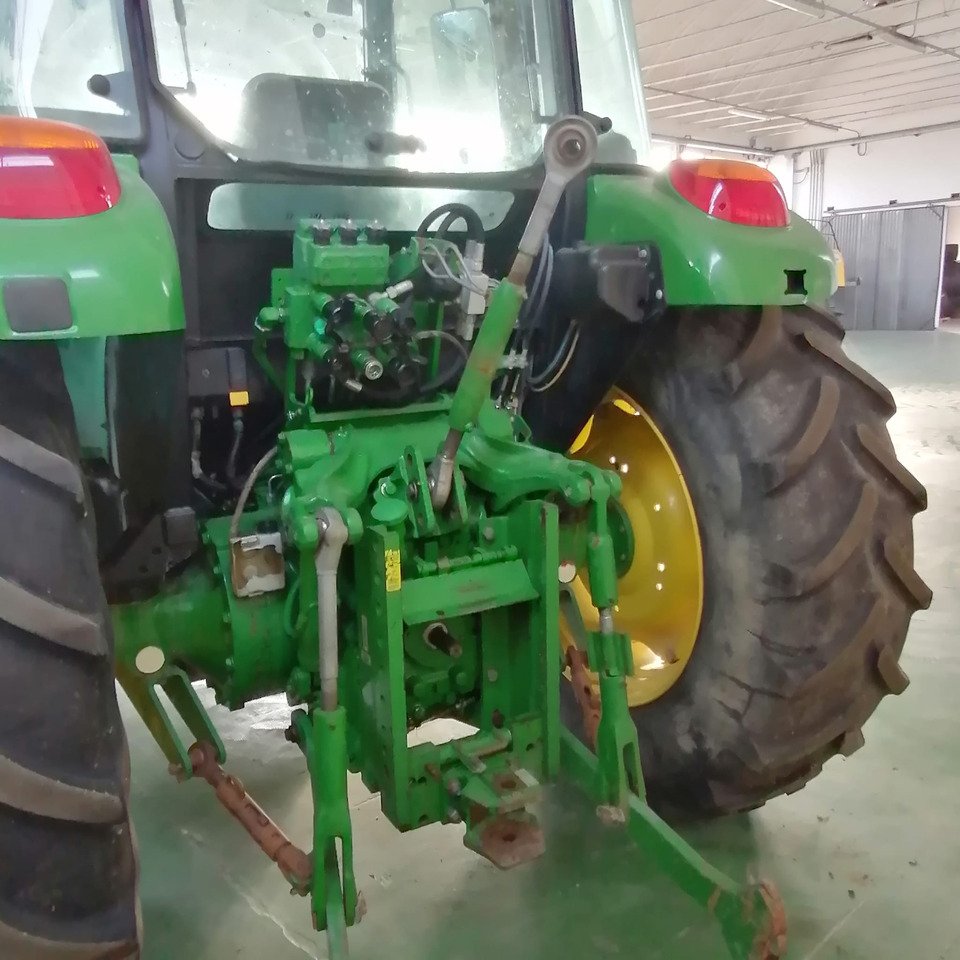 JOHN DEERE 5070 M - Farm tractor: picture 2 JOHN DEERE 5070 M - Farm tractor: picture 2