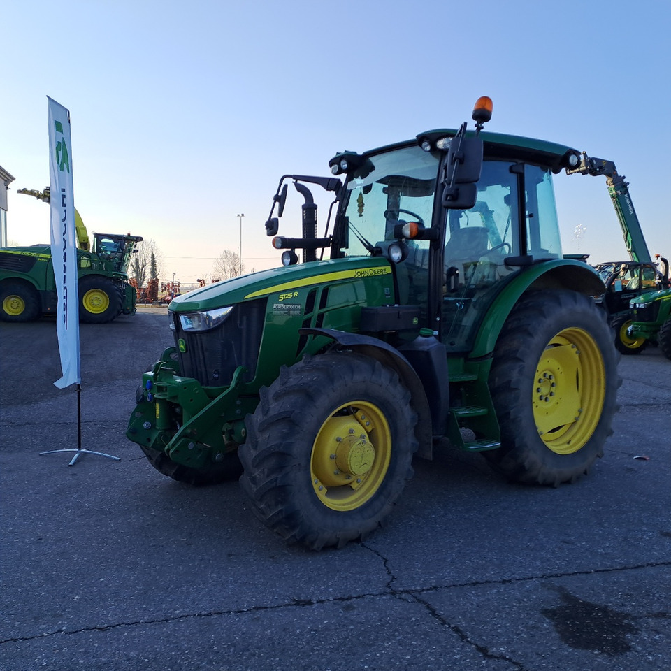 JOHN DEERE 5125R - Farm tractor: picture 1 JOHN DEERE 5125R - Farm tractor: picture 1