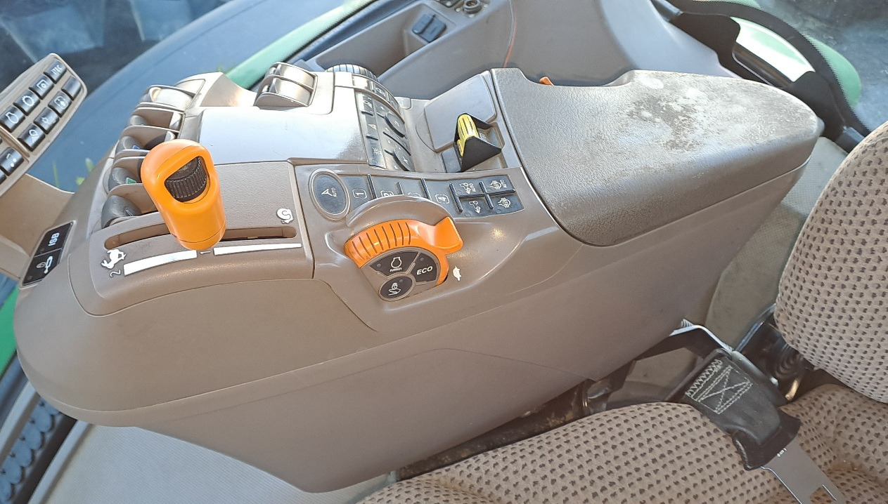 JOHN DEERE 7230R - ASTA AGRIBERTOCCHI - Farm tractor: picture 5 JOHN DEERE 7230R - ASTA AGRIBERTOCCHI - Farm tractor: picture 5