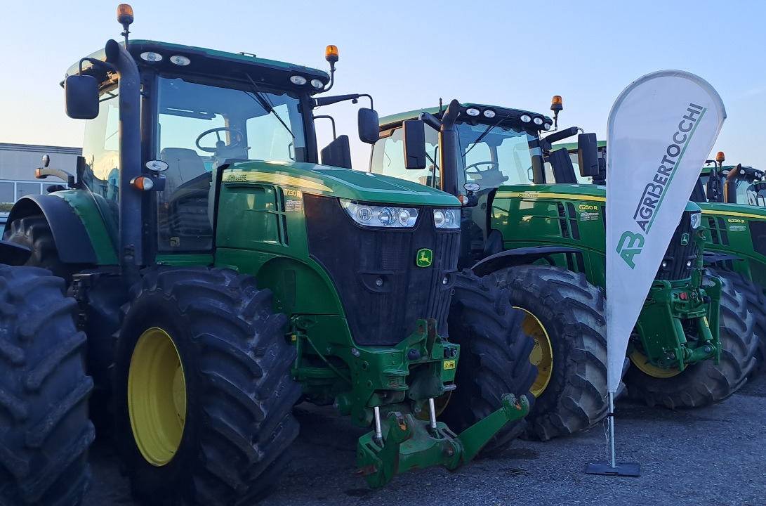 JOHN DEERE 7230R - ASTA AGRIBERTOCCHI - Farm tractor: picture 2 JOHN DEERE 7230R - ASTA AGRIBERTOCCHI - Farm tractor: picture 2