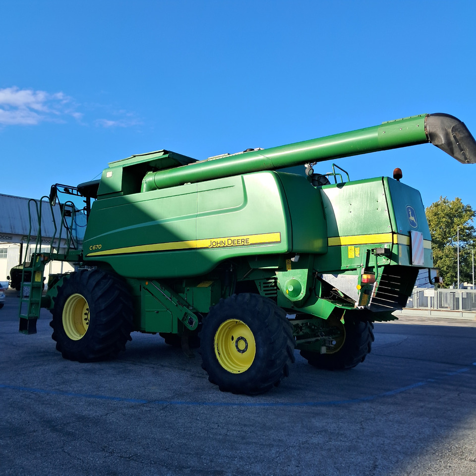JOHN DEERE C670 - Combine harvester: picture 2 JOHN DEERE C670 - Combine harvester: picture 2