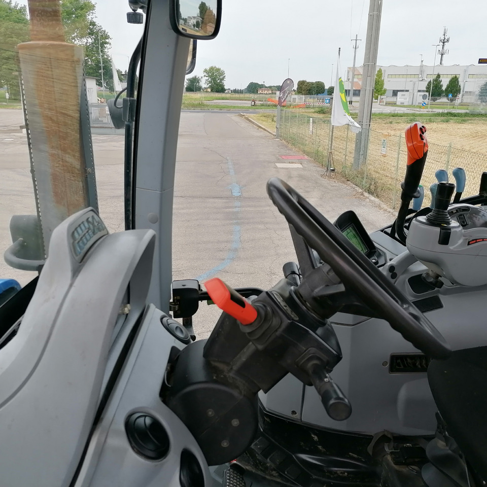 Leasing of NEW HOLLAND 6090 NEW HOLLAND 6090: picture 9 Leasing of NEW HOLLAND 6090 NEW HOLLAND 6090: picture 9