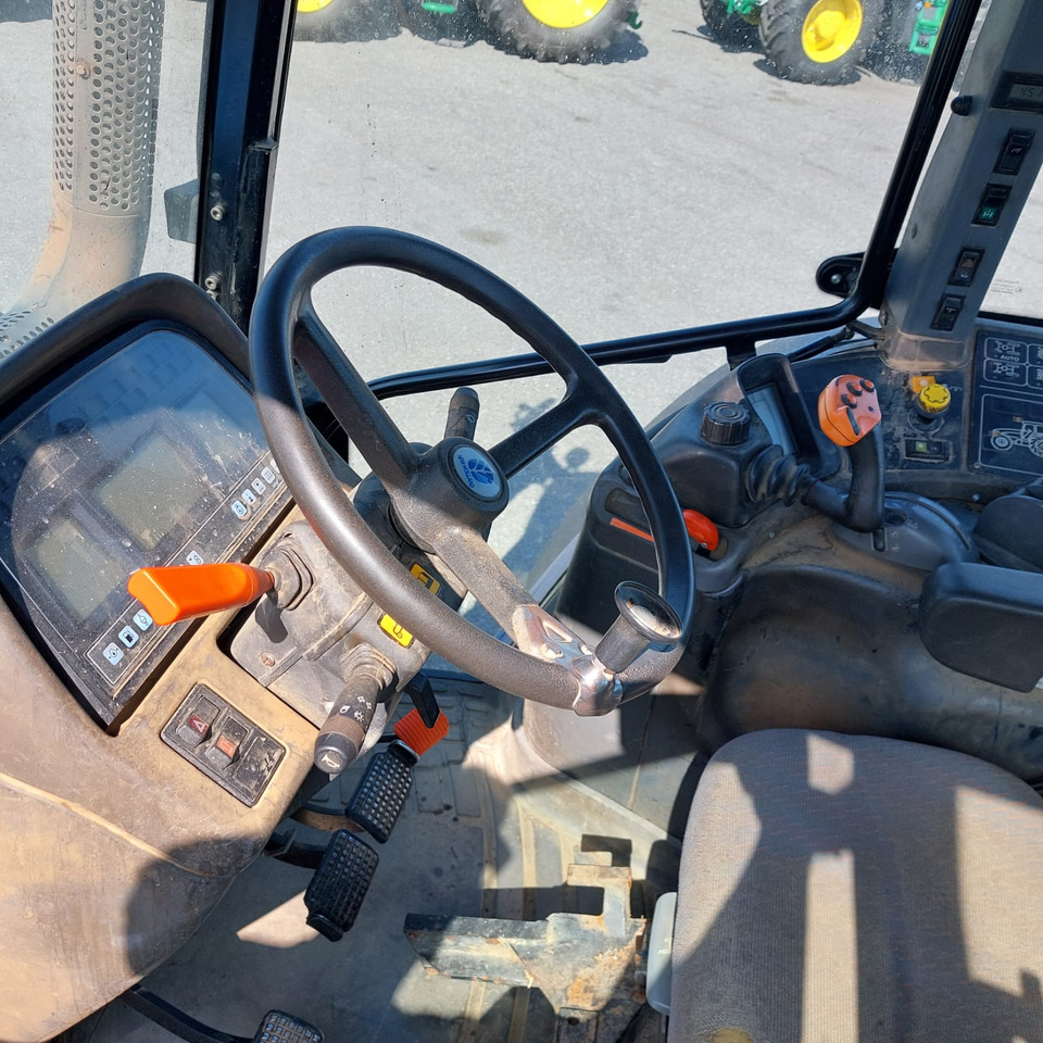 NEW HOLLAND TM 190 - Farm tractor: picture 4 NEW HOLLAND TM 190 - Farm tractor: picture 4