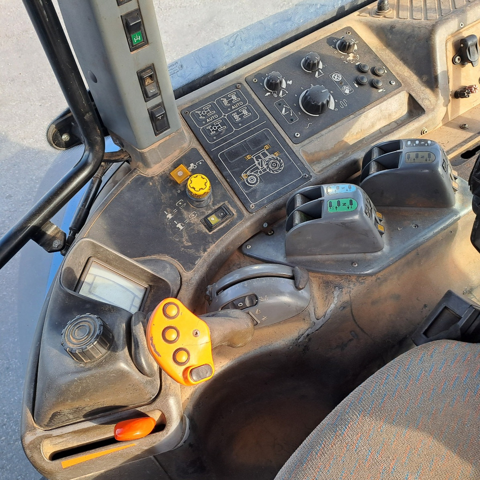 Farm tractor NEW HOLLAND TM 190: picture 15 Farm tractor NEW HOLLAND TM 190: picture 15