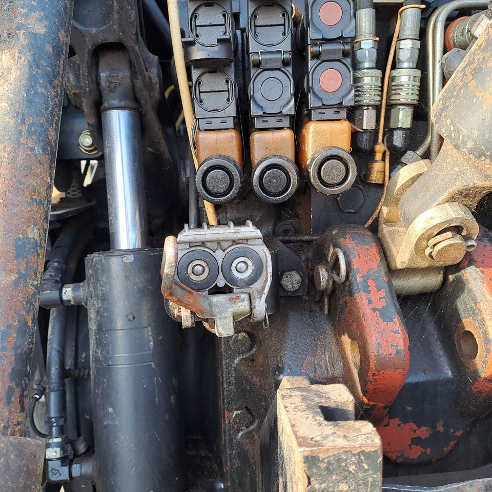 Farm tractor NEW HOLLAND TM 190: picture 7 Farm tractor NEW HOLLAND TM 190: picture 7