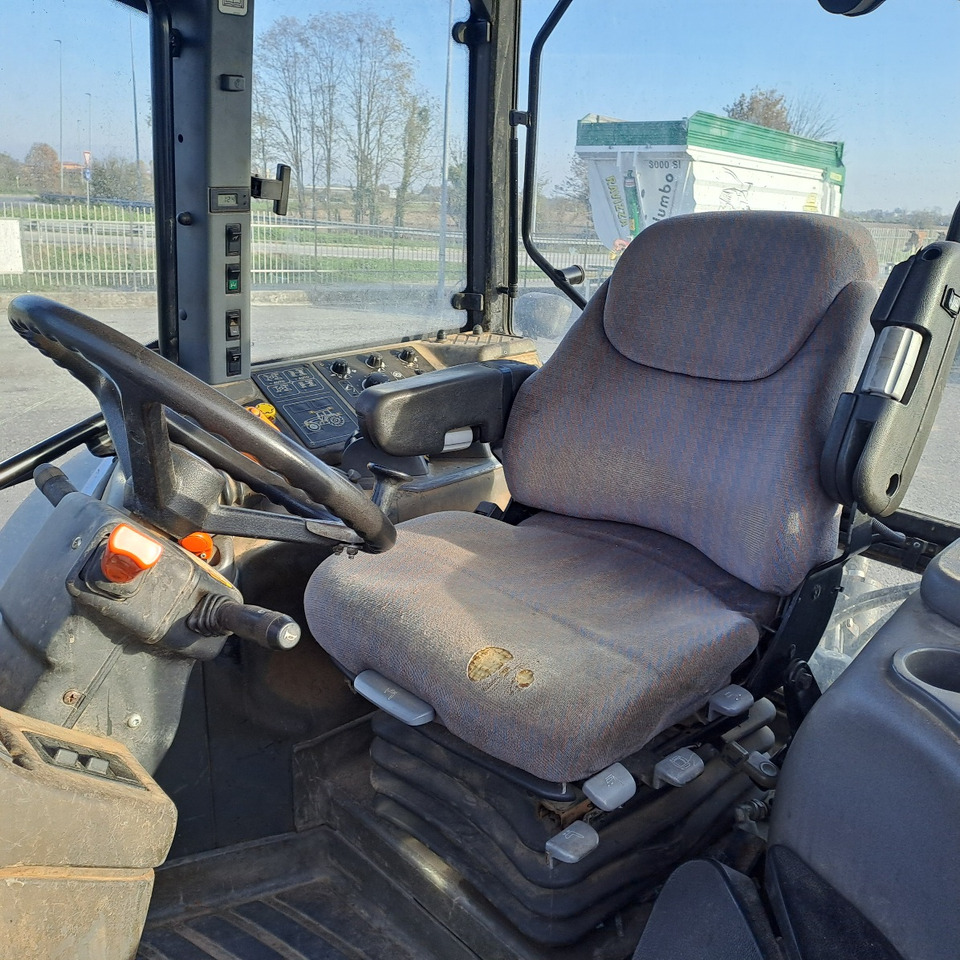 Farm tractor NEW HOLLAND TM 190: picture 14 Farm tractor NEW HOLLAND TM 190: picture 14