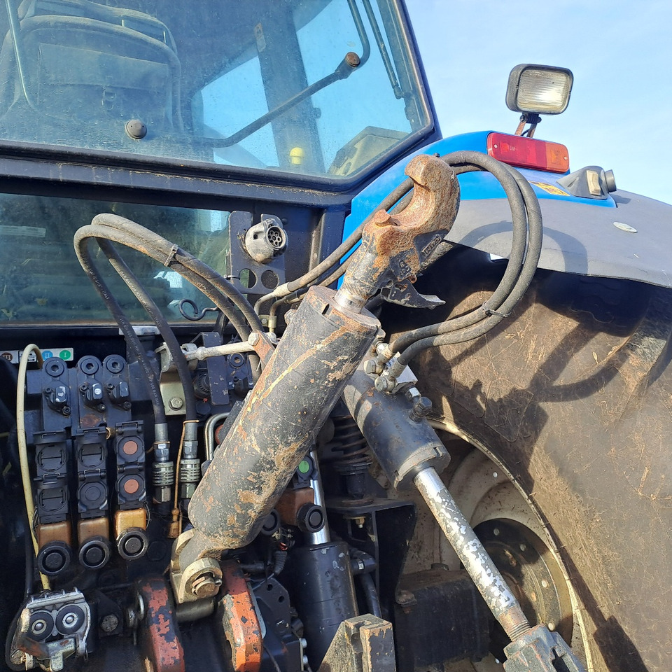 Farm tractor NEW HOLLAND TM 190: picture 6 Farm tractor NEW HOLLAND TM 190: picture 6