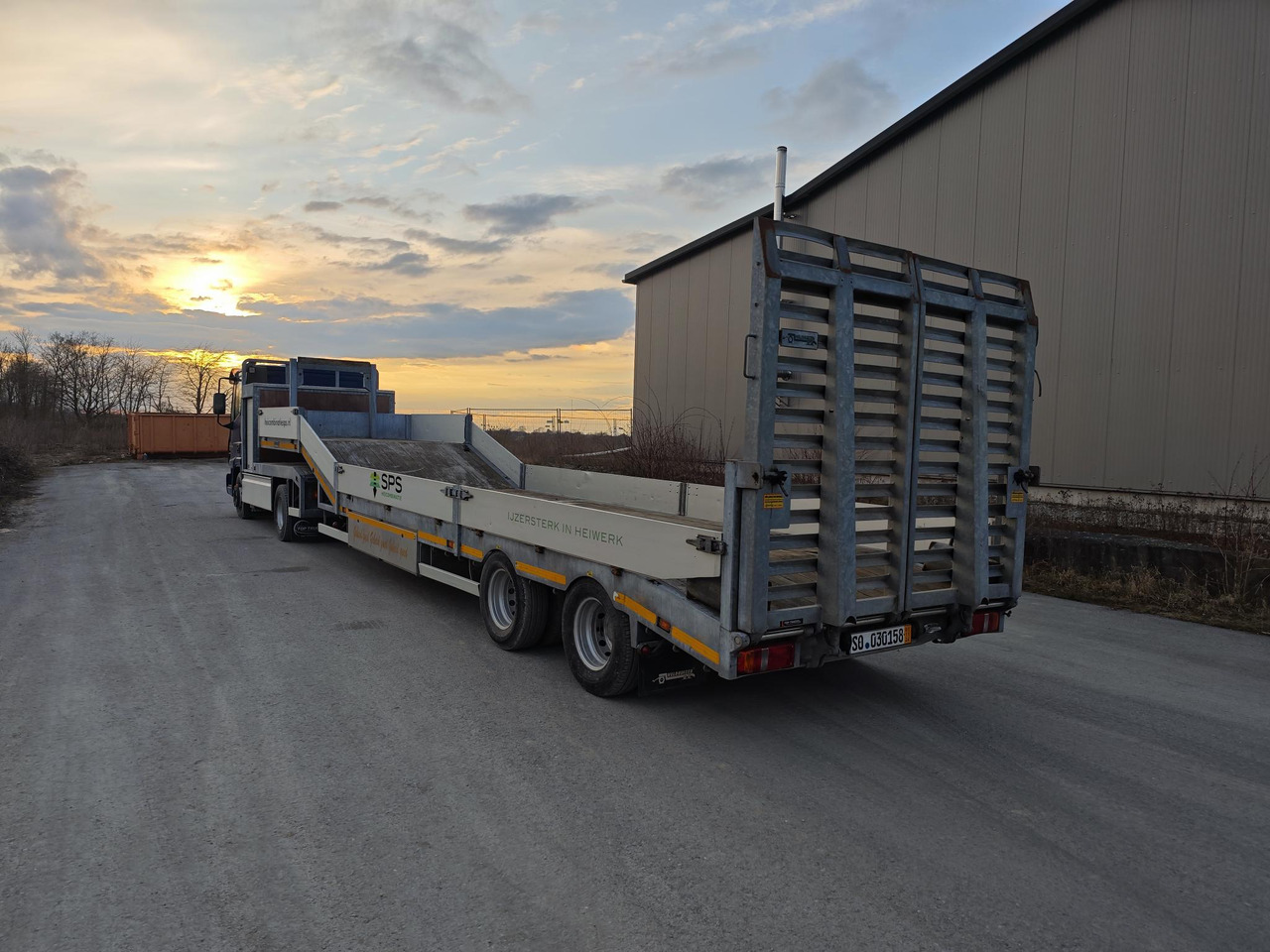 VELDHUIZEN P38-2 - Low loader semi-trailer: picture 5 VELDHUIZEN P38-2 - Low loader semi-trailer: picture 5