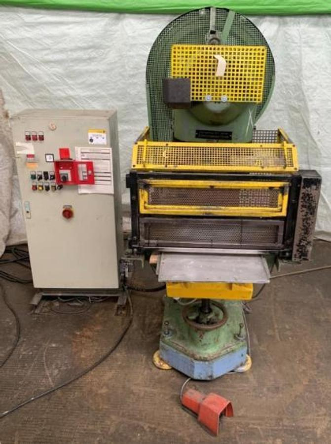 Einständer-Exzenterpresse EBU - Metalworking machinery: picture 1 Einständer-Exzenterpresse EBU - Metalworking machinery: picture 1