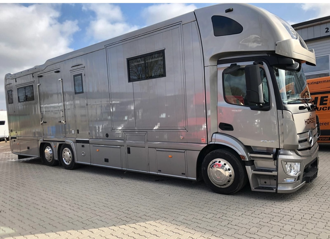 MERCEDES-BENZ - Horse truck: picture 1 MERCEDES-BENZ - Horse truck: picture 1