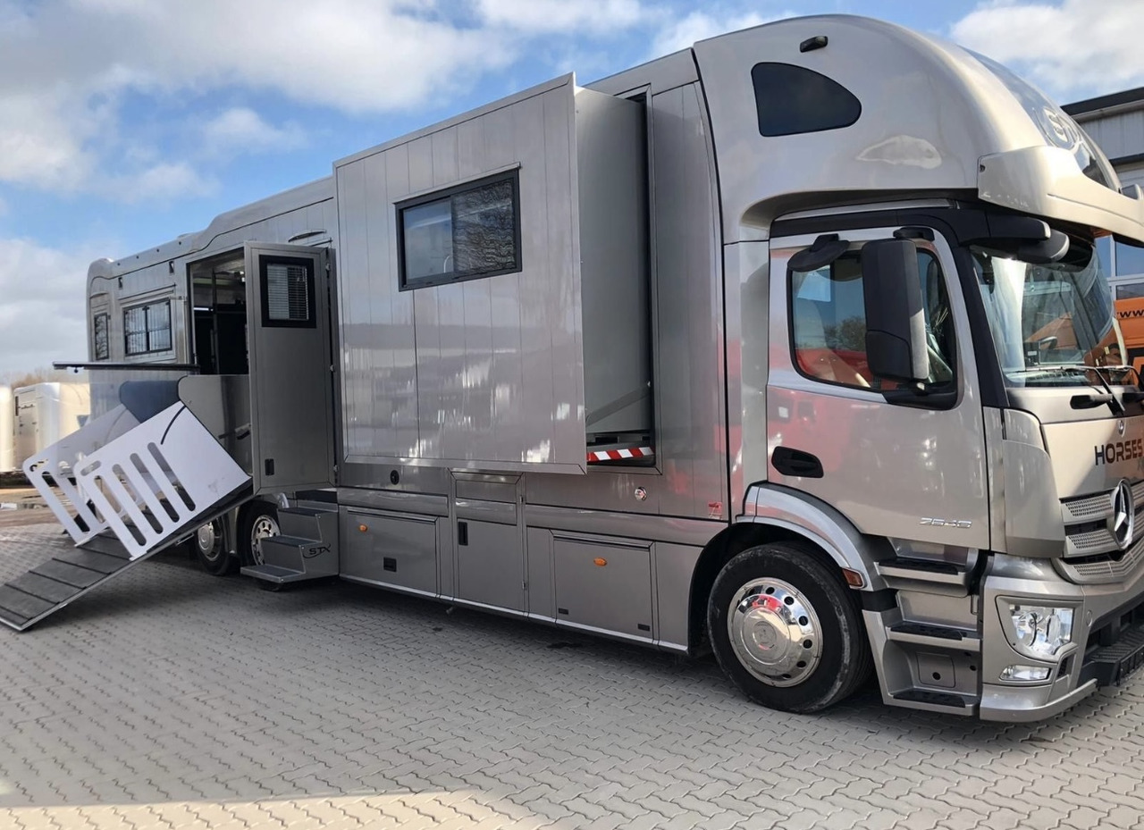 MERCEDES-BENZ - Horse truck: picture 3 MERCEDES-BENZ - Horse truck: picture 3