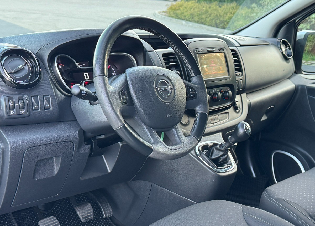 Opel Vivaro 1.6 DCI 145KM 9 osobowy Nawiewy góra dół DOINWESTOWANY Super stan - Station wagon: picture 5 Opel Vivaro 1.6 DCI 145KM 9 osobowy Nawiewy góra dół DOINWESTOWANY Super stan - Station wagon: picture 5