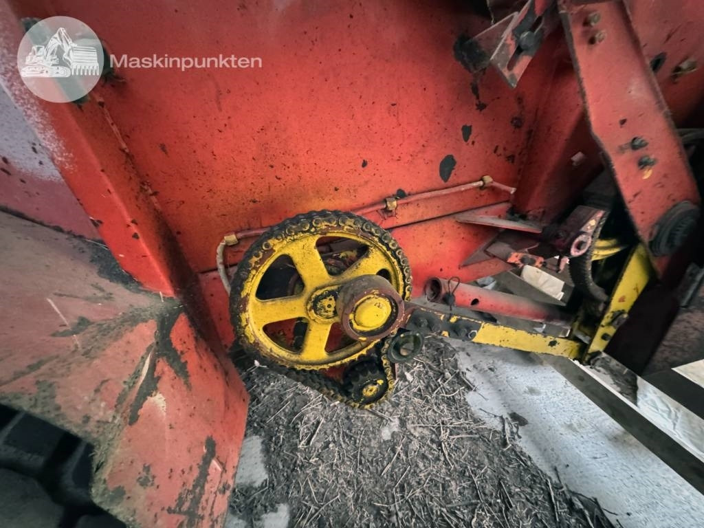 Manure spreader Agrostroj Pelhrimov RUR 55: picture 11