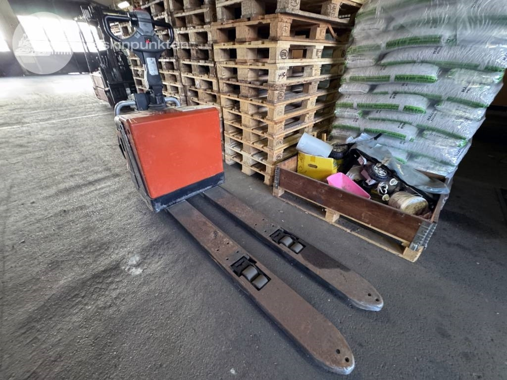 BT LPE 200 - Pallet truck: picture 2 BT LPE 200 - Pallet truck: picture 2