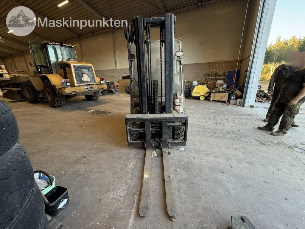 Clark CEM 25  - Diesel forklift: picture 3 Clark CEM 25  - Diesel forklift: picture 3
