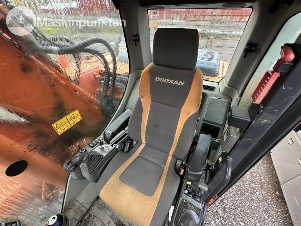 Wheel excavator Doosan DX 140 W med vagn och redskap: picture 12 Wheel excavator Doosan DX 140 W med vagn och redskap: picture 12