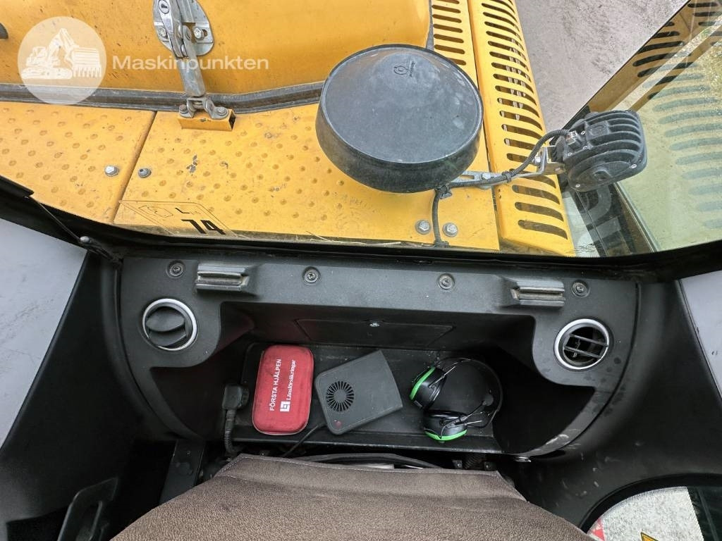 Wheel excavator JCB JS 145 W: picture 29