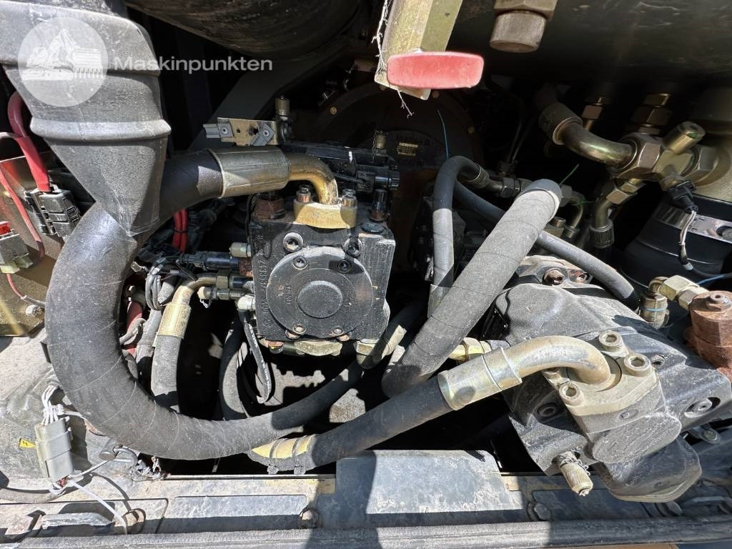 Wheel loader Liebherr L 544: picture 32