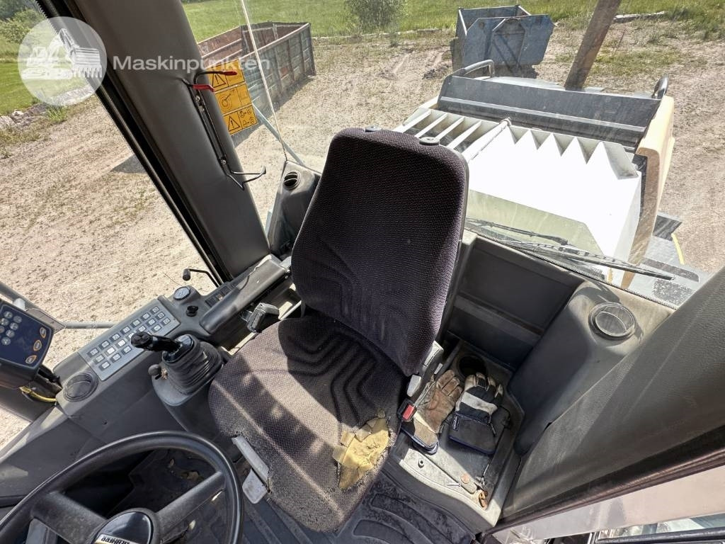 Wheel loader Liebherr L 544: picture 12