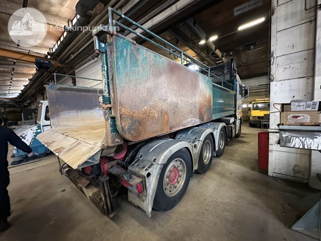 MAN TGX 35.540 - Hook lift truck: picture 2 MAN TGX 35.540 - Hook lift truck: picture 2