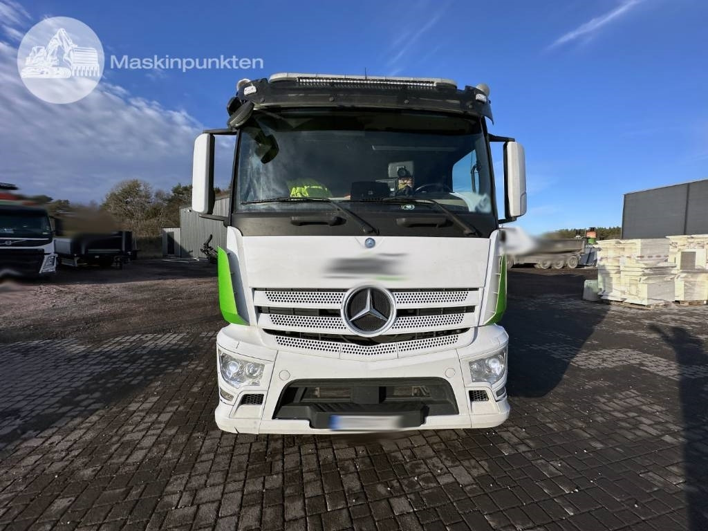Mercedes-Benz 2543 - Crane truck: picture 4 Mercedes-Benz 2543 - Crane truck: picture 4