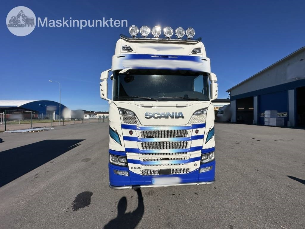 Scania R 520 - Box truck: picture 2 Scania R 520 - Box truck: picture 2