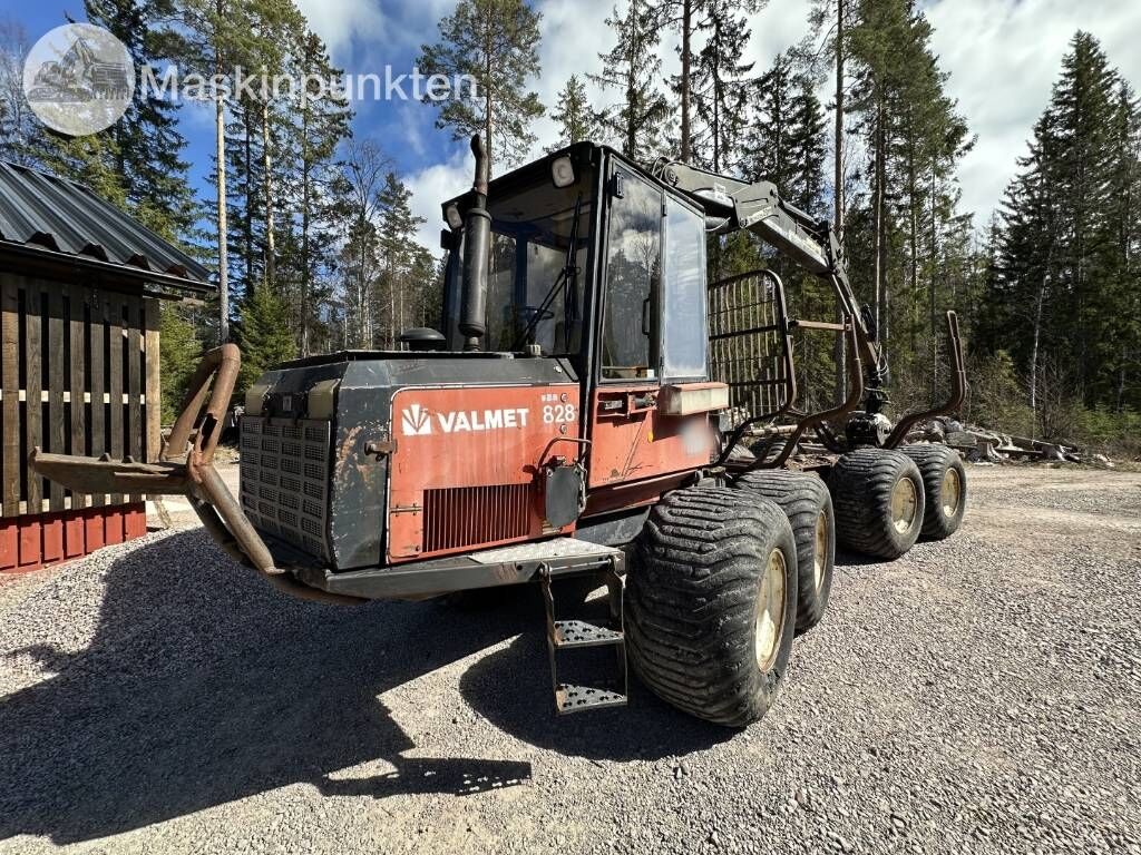 Valmet 828 - Forwarder: picture 1 Valmet 828 - Forwarder: picture 1