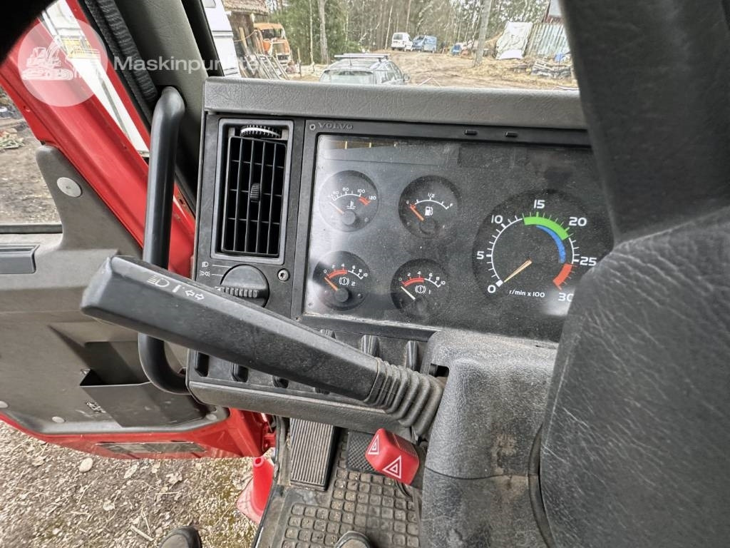 Crane truck Volvo FL7: picture 23