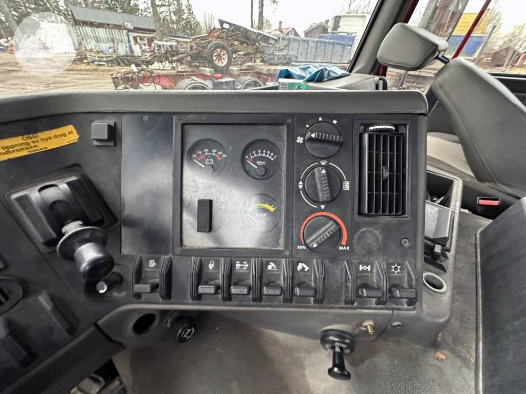 Crane truck Volvo FL7: picture 25