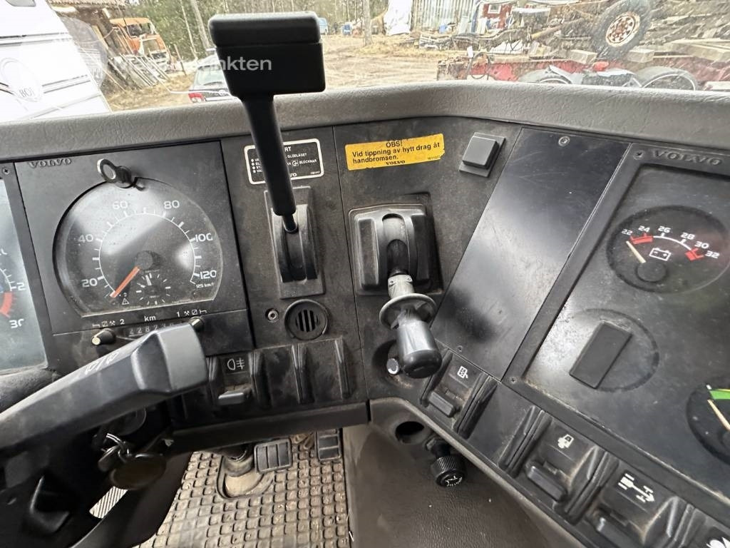 Crane truck Volvo FL7: picture 24