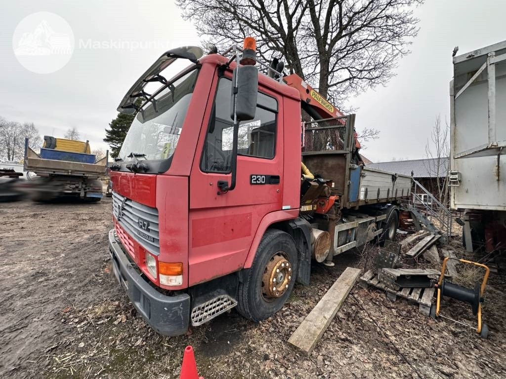 Crane truck Volvo FL7: picture 8