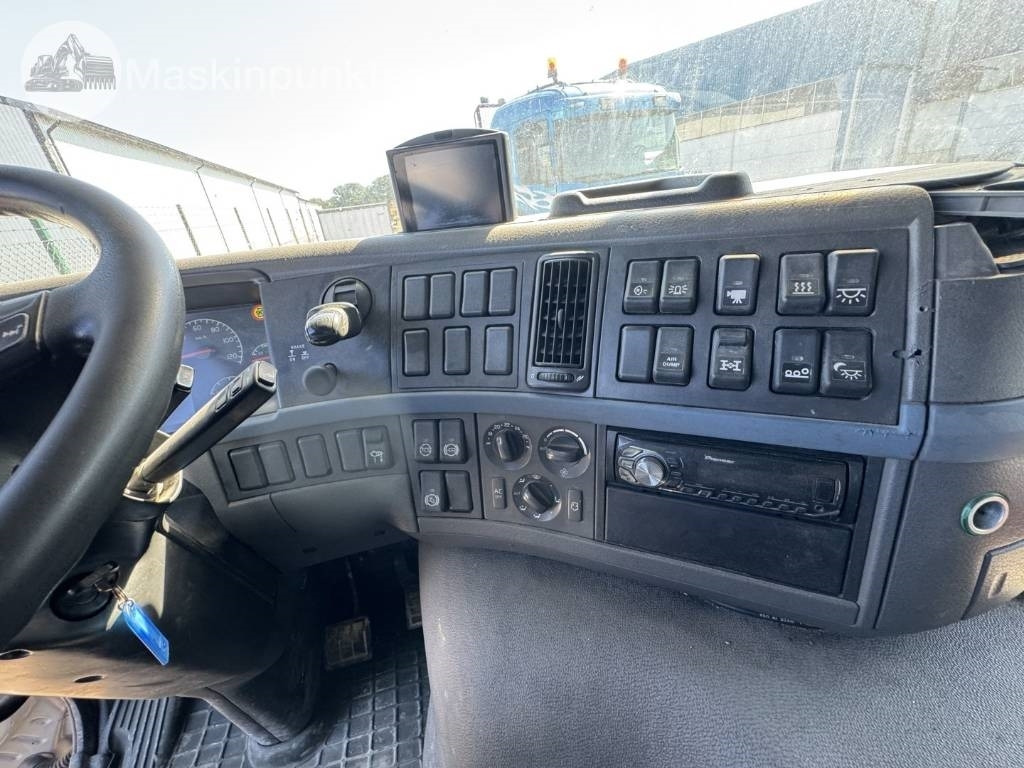 Concrete mixer truck Volvo FM 440: picture 37