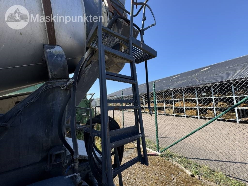 Concrete mixer truck Volvo FM 440: picture 45