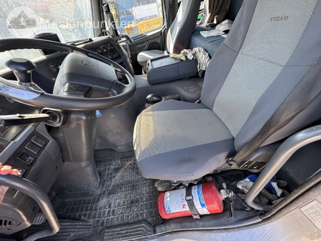 Concrete mixer truck Volvo FM 440: picture 32