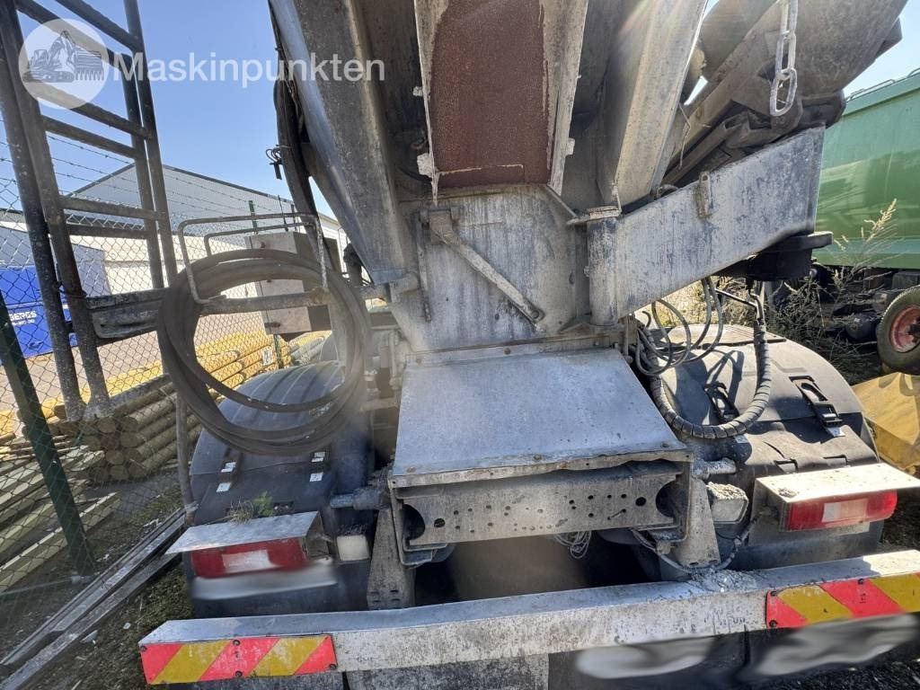 Concrete mixer truck Volvo FM 440: picture 50