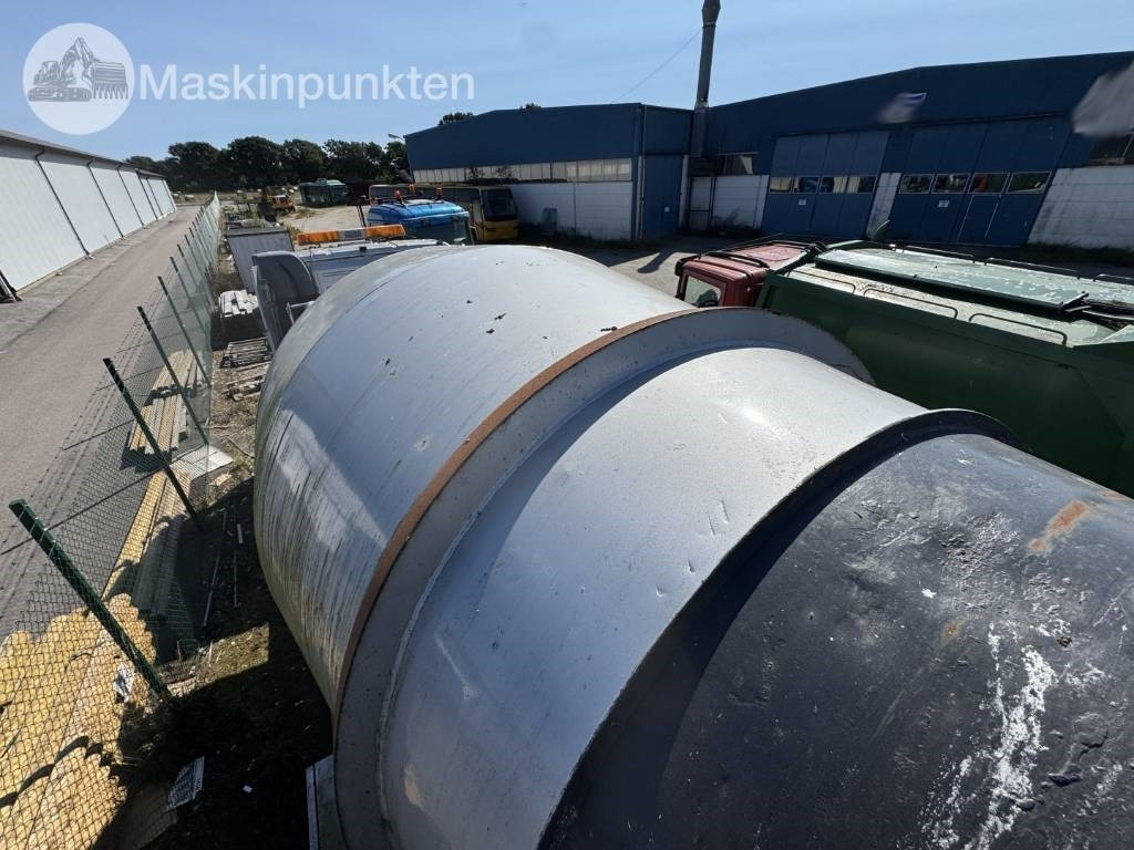 Concrete mixer truck Volvo FM 440: picture 49