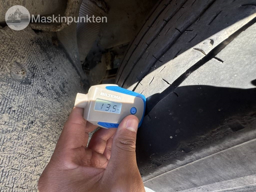 Concrete mixer truck Volvo FM 440: picture 24