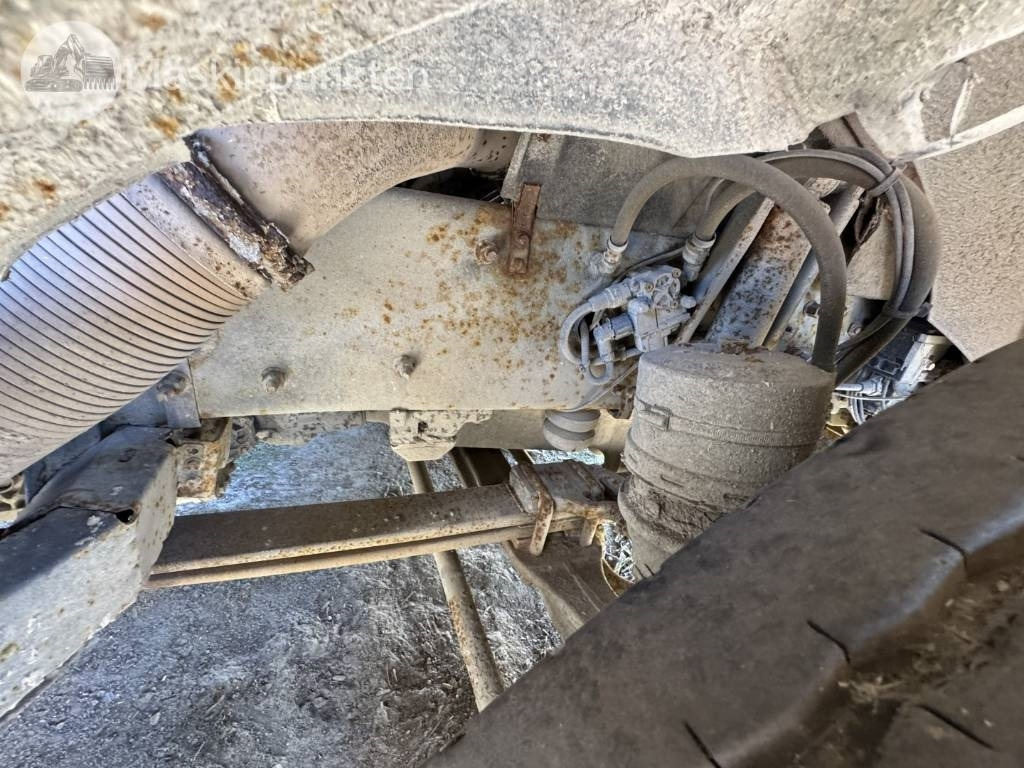 Concrete mixer truck Volvo FM 440: picture 26