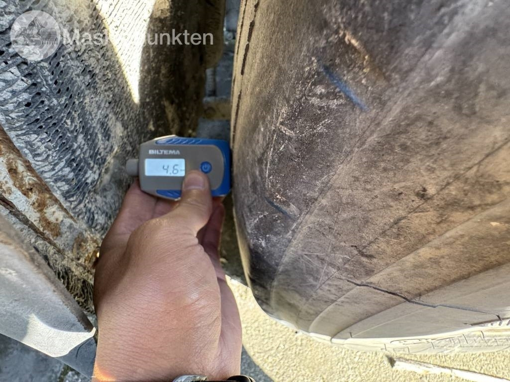 Concrete mixer truck Volvo FM 440: picture 17