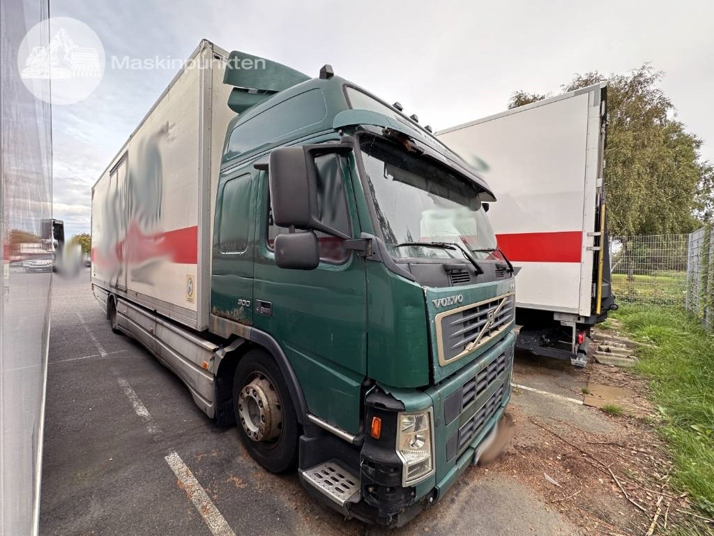 Volvo FM 9 300 - Box truck: picture 2 Volvo FM 9 300 - Box truck: picture 2
