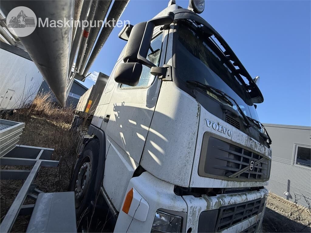 Volvo FM12-52 8X2 - Hook lift truck: picture 3 Volvo FM12-52 8X2 - Hook lift truck: picture 3