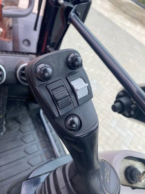 Wheel loader Kubota R 070: picture 12