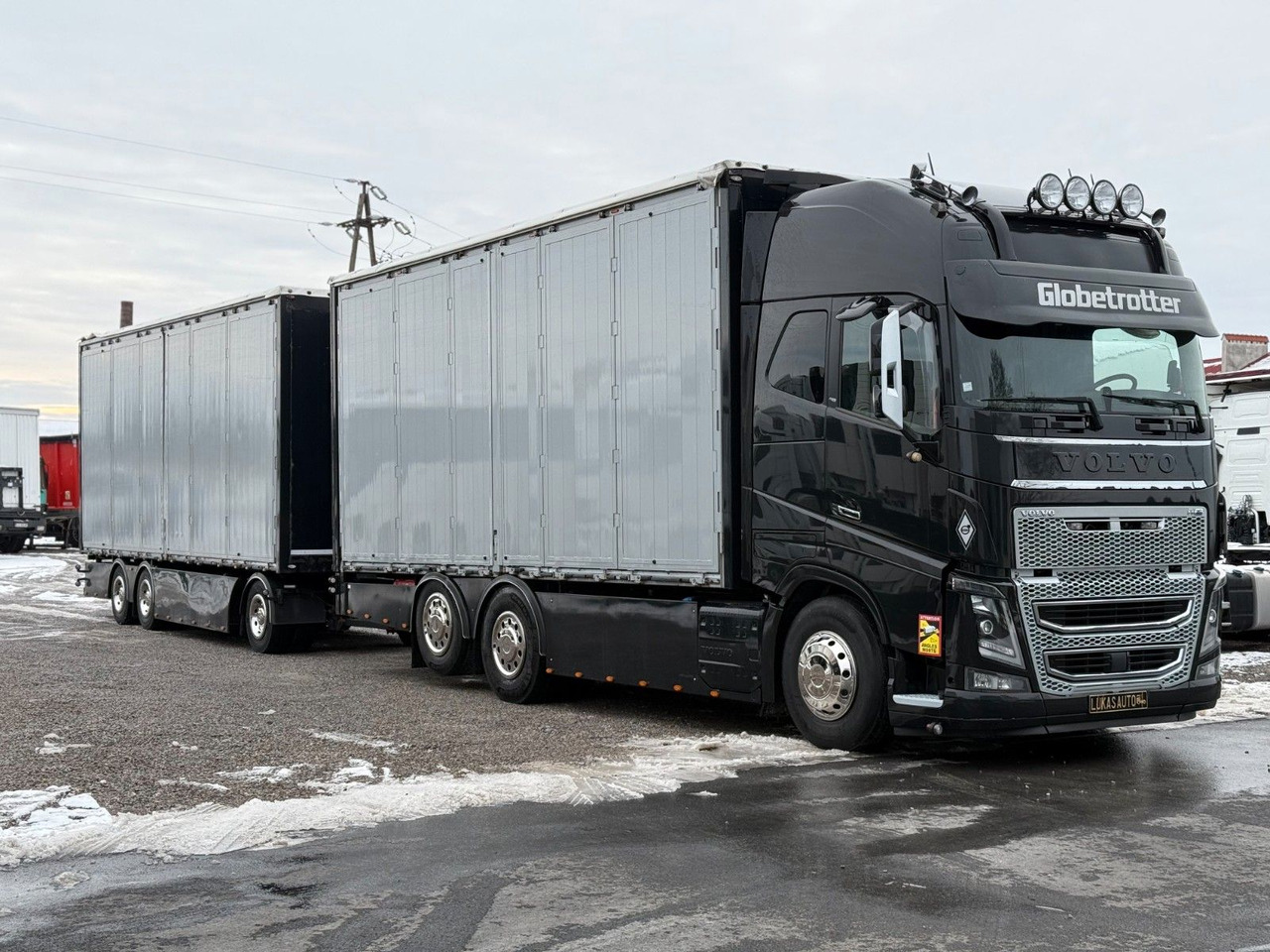 Volvo FH16 660 HP XL TANDEM 6x2 LIMITED EDITION - Curtainsider truck: picture 4 Volvo FH16 660 HP XL TANDEM 6x2 LIMITED EDITION - Curtainsider truck: picture 4