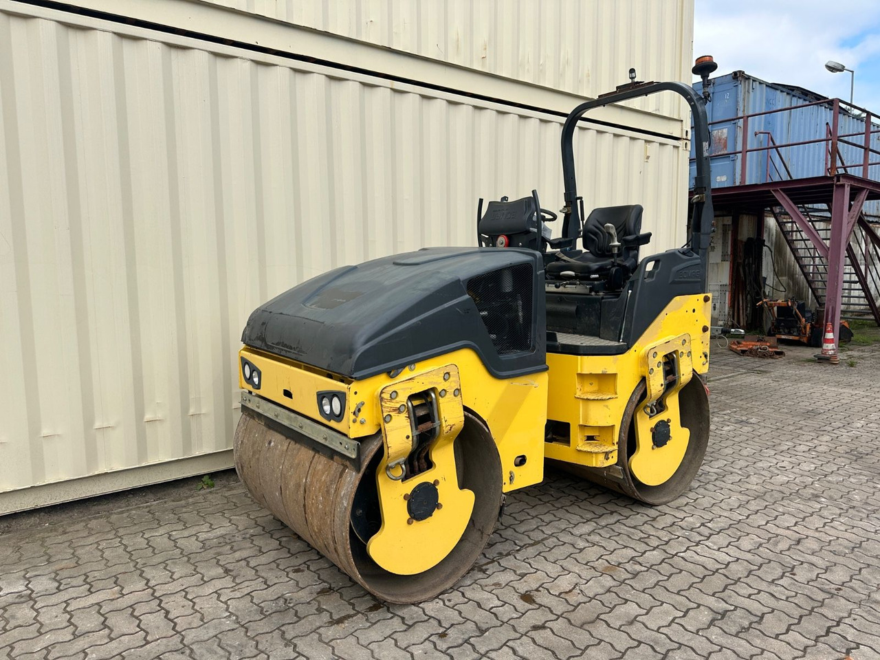 BOMAG BW135AD-5 / 2016 BJ / 1.203 H / 3.9 Tonnen - Road roller: picture 1 BOMAG BW135AD-5 / 2016 BJ / 1.203 H / 3.9 Tonnen - Road roller: picture 1