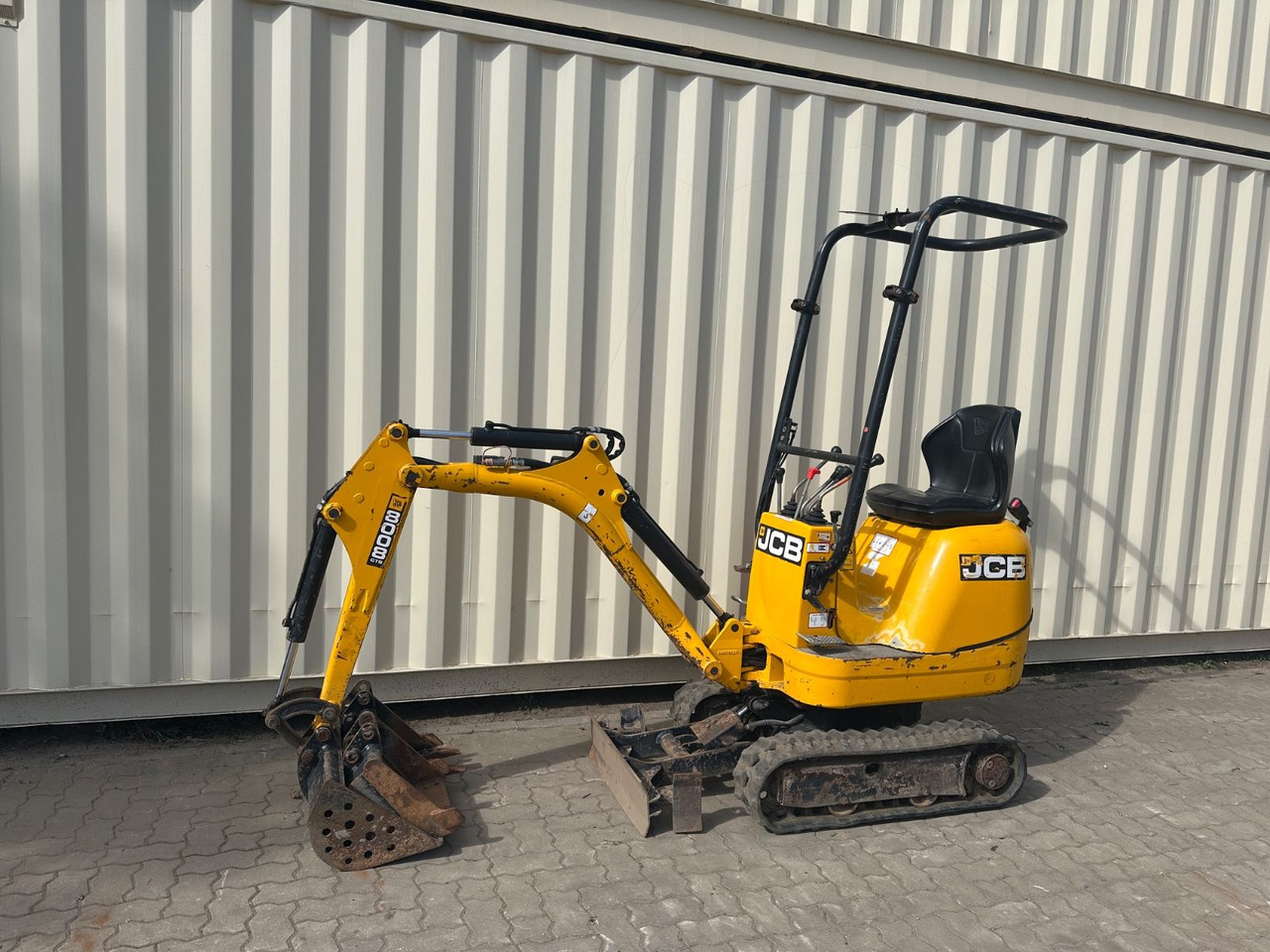 JCB 8008 CTS, 2019 BJ, 1.082 BH, 3 x Löffel - Mini excavator: picture 1 JCB 8008 CTS, 2019 BJ, 1.082 BH, 3 x Löffel - Mini excavator: picture 1