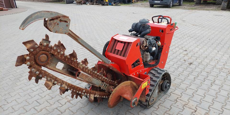 Koparka łańcuchowa Ditch Witch C24X 24 KM Honda - Trencher: picture 2 Koparka łańcuchowa Ditch Witch C24X 24 KM Honda - Trencher: picture 2