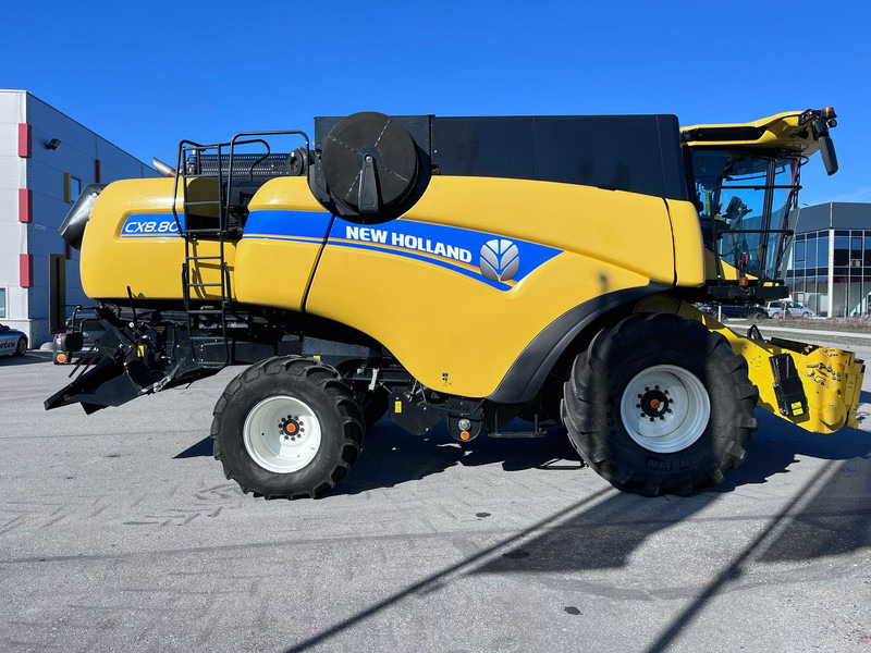 New Holland CX 8.80 - Combine harvester: picture 2 New Holland CX 8.80 - Combine harvester: picture 2
