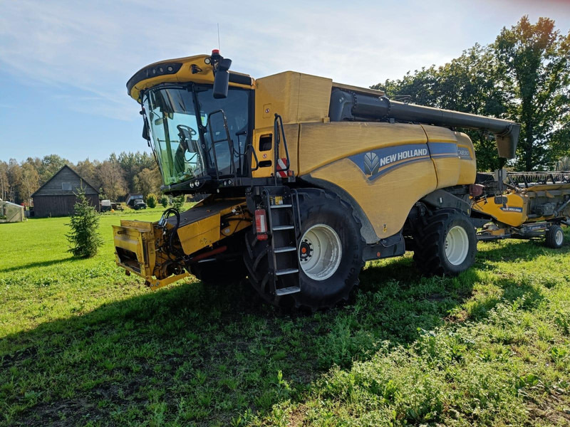 New Holland CX 8.90 - Combine harvester: picture 1 New Holland CX 8.90 - Combine harvester: picture 1