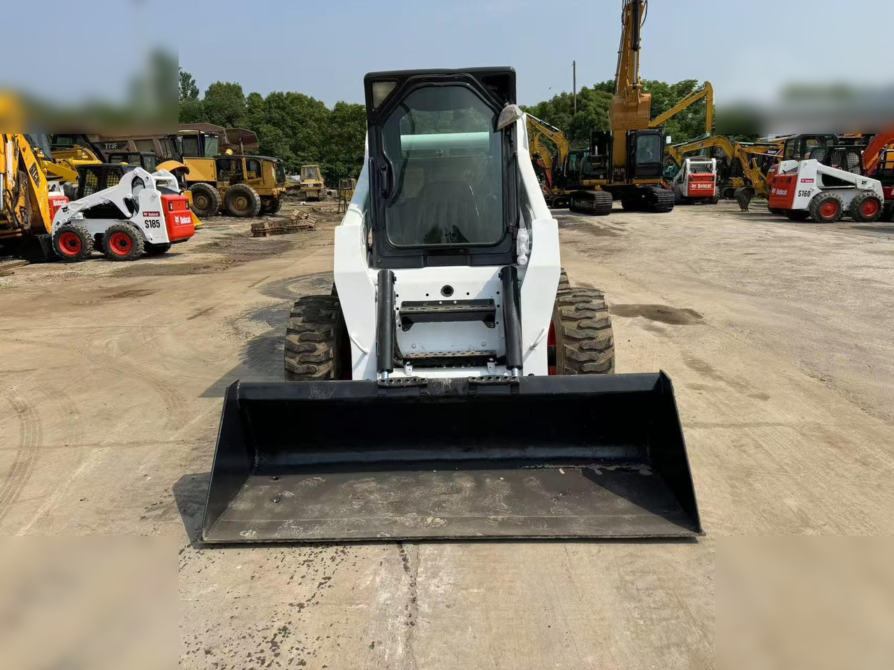 BOBCAT S300 - Skid steer loader: picture 2 BOBCAT S300 - Skid steer loader: picture 2